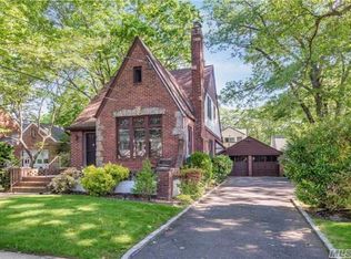 153 E Saint Marks Pl, Valley Stream, NY 11580