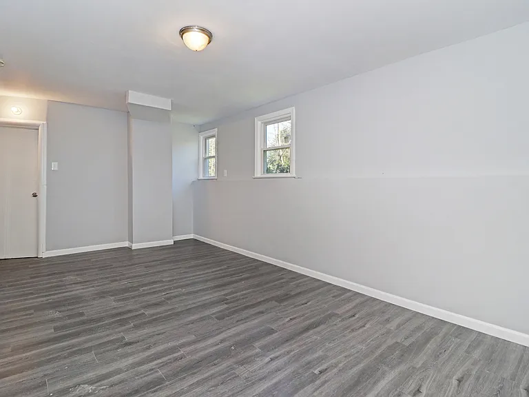 260 Shepard Ave — Photo 23