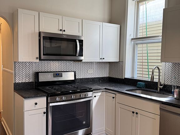 4th image of 1838 N Whipple St #1