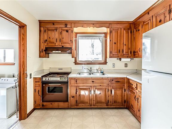 5th image of 7411 Park Dr