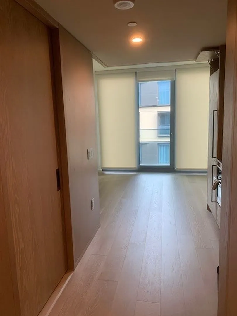 Building Photo - 1000 Auahi St #630