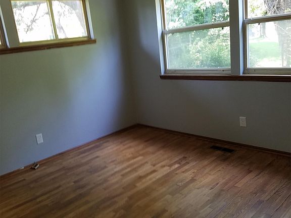 5th image of 4308 Thornwood Dr