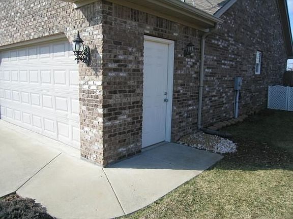 3rd image of 337 Bennett Dr