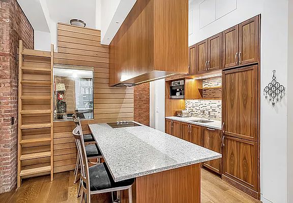 3rd image of 23 10th St #204/205