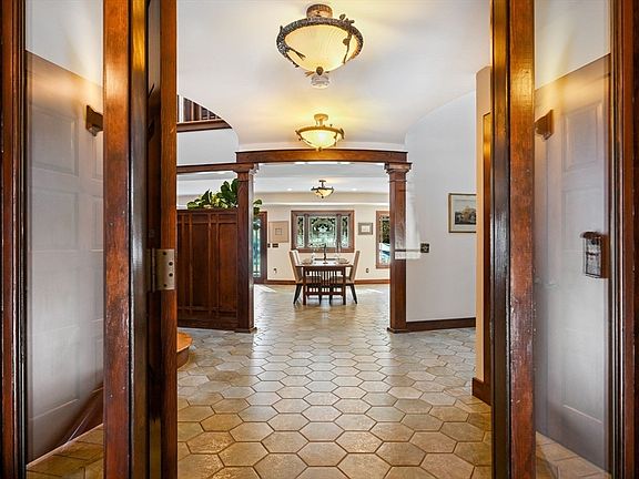 2nd image of 72 Meriam St