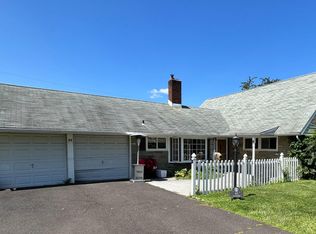 43 Falcon Rd, Levittown, PA 19056