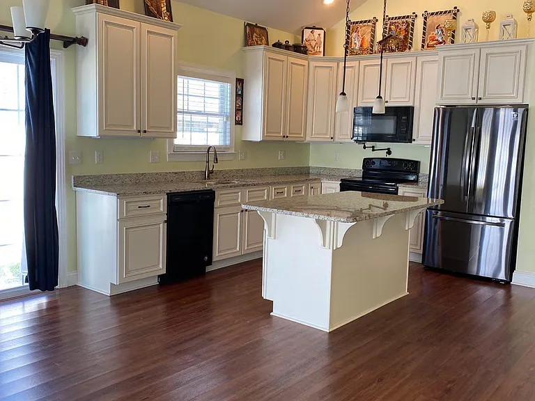 140 Aynsley Ln — Photo 10