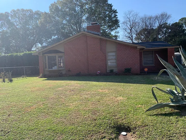4064 Berwick Dr — Photo 1