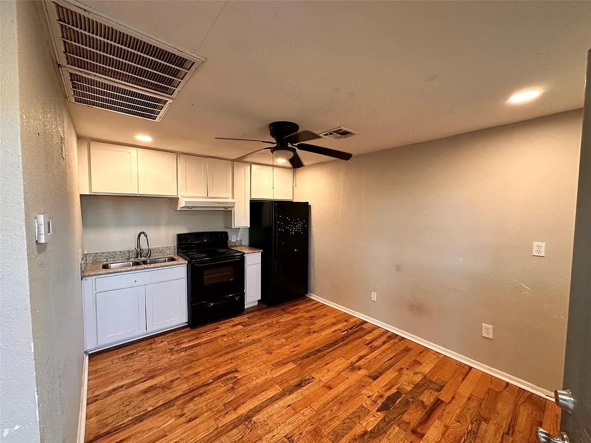 Building Photo - 2716 Hill Ave #A