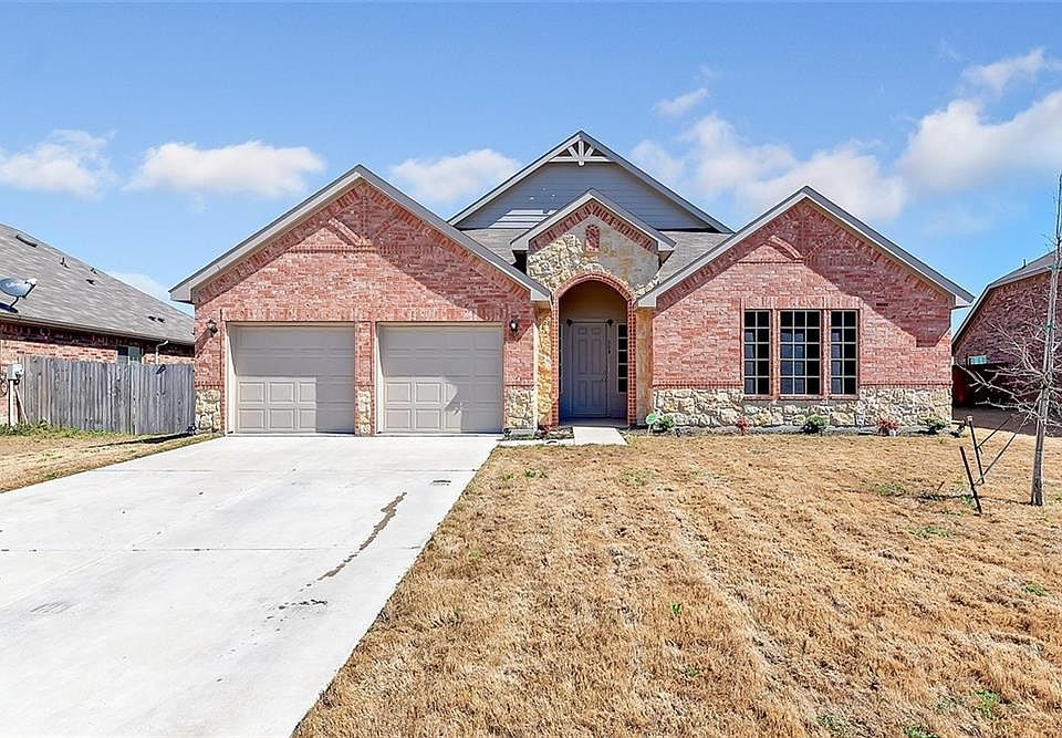 1st image of 208 Plantation Dr