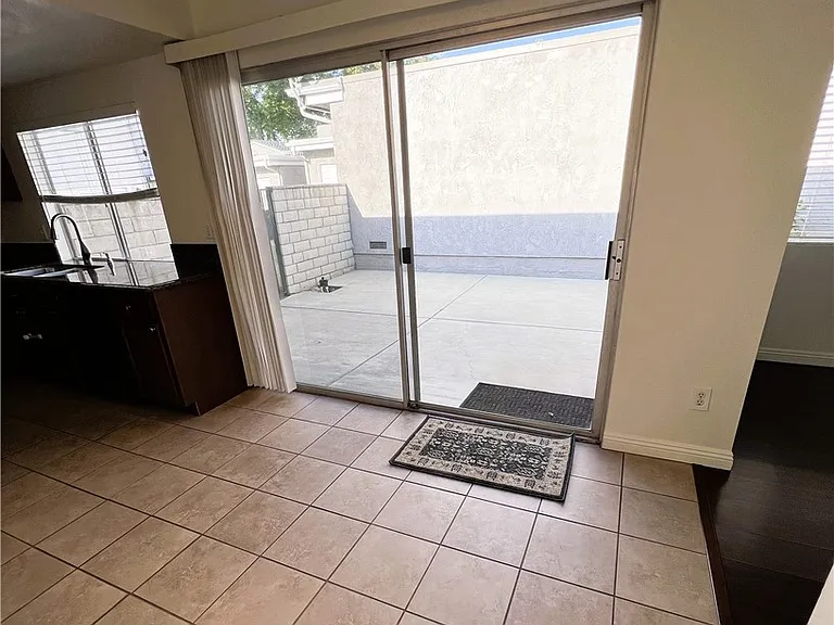 25234 Lawton Ave — Photo 5