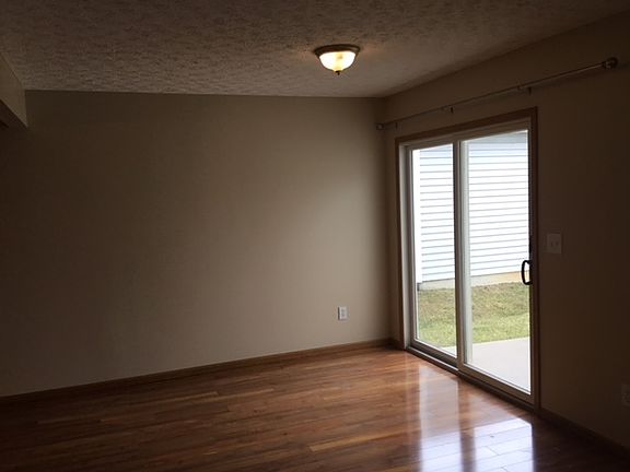 3rd image of 1358 Hepatica St