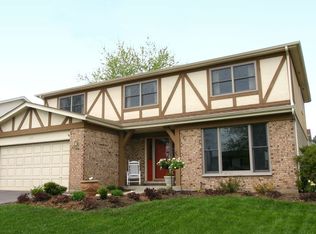 577 Peachtree Ln, Lake Zurich, IL 60047