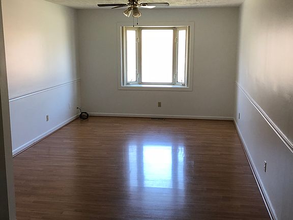 4th image of 220 Tanglewood Dr