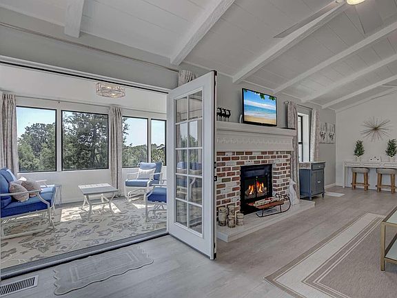 4th image of 1303 N Sunshine Ln