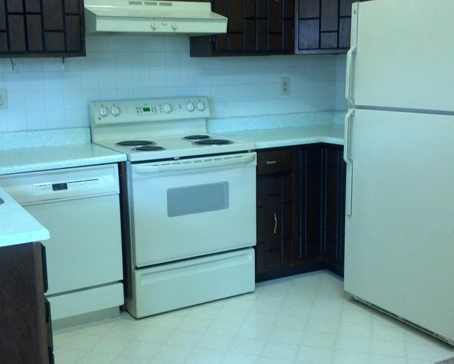 2nd image of 404 E Thunderbird Dr