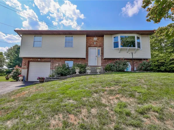 1425 Quarry Dr, Bethlehem, PA 18020