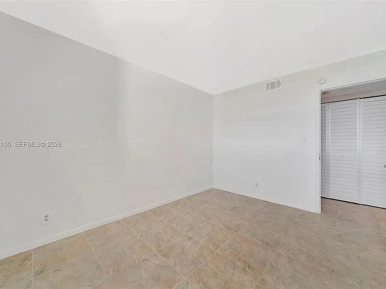 117 Lake Emerald Dr #408 — Photo 32
