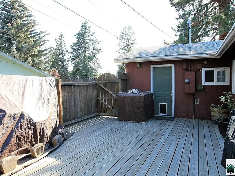 1932 NE 6th St — Photo 11