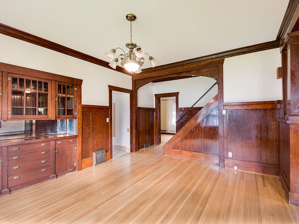 2nd image of 807 Broadway St