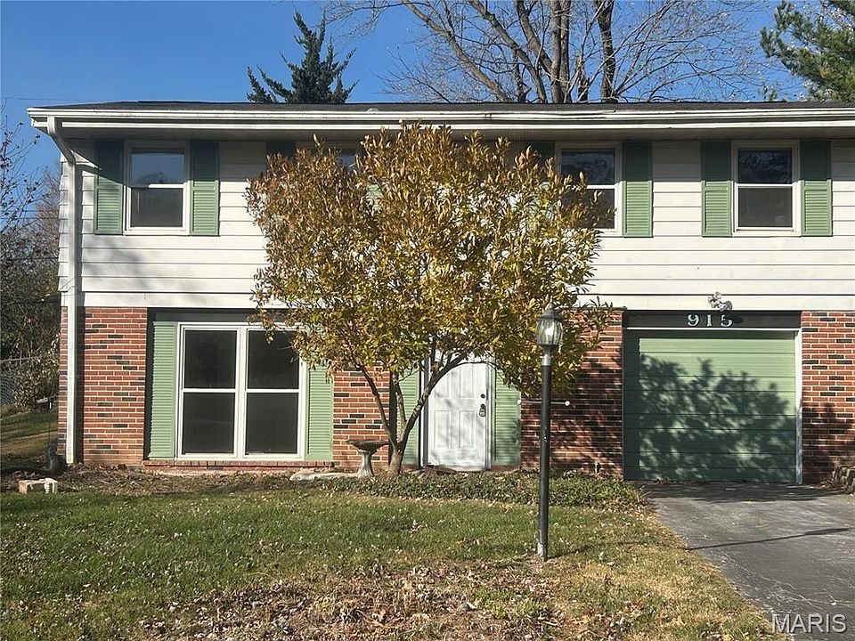 1st image of 915 Trianon Ln
