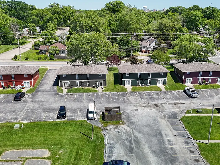205 N West Blvd — Photo 32