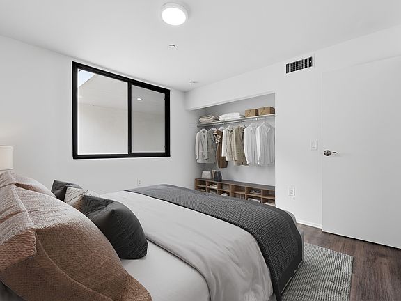 5th image of 1737 Chalmers St #106E