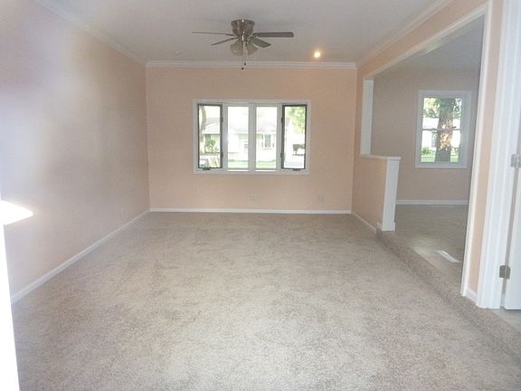 4th image of 404 Belden Ave