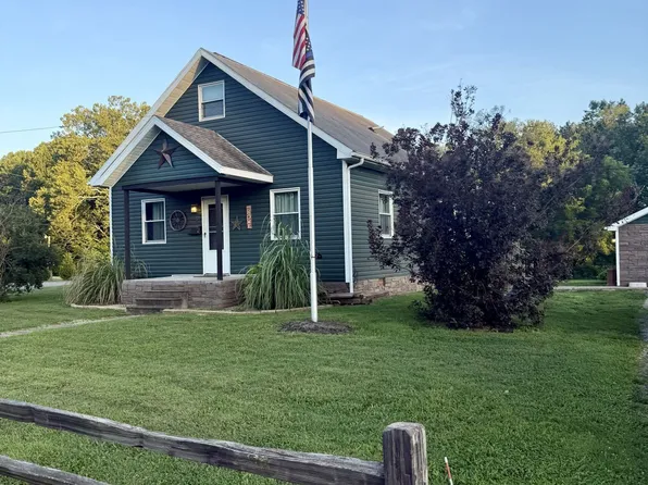 93 E Main St, Glouster, OH 45732