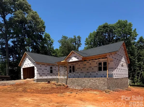 1895 Knolls Dr, Newton, NC 28658