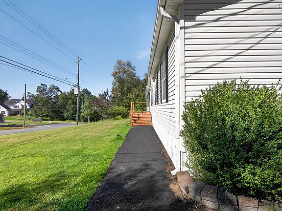 4th image of 507 College Rd