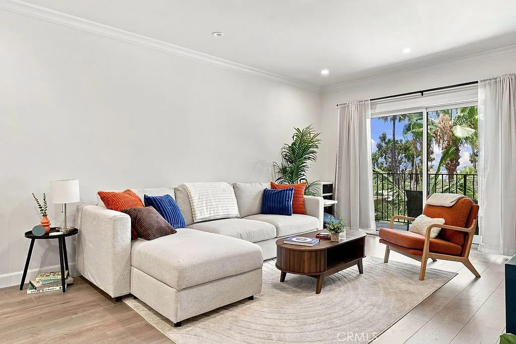 1 bed, 708 sqft, $2,595 — Photo 2