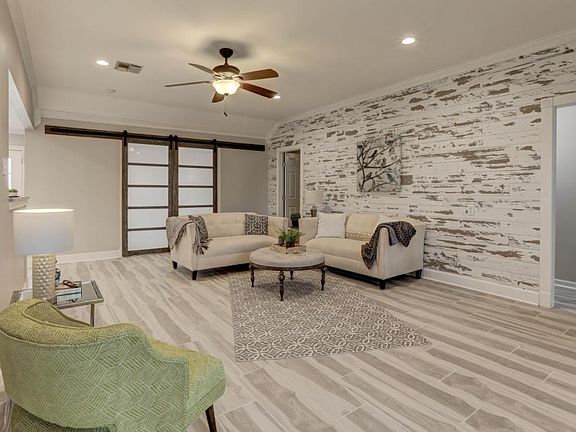 5th image of 107 Oak Brook Blvd