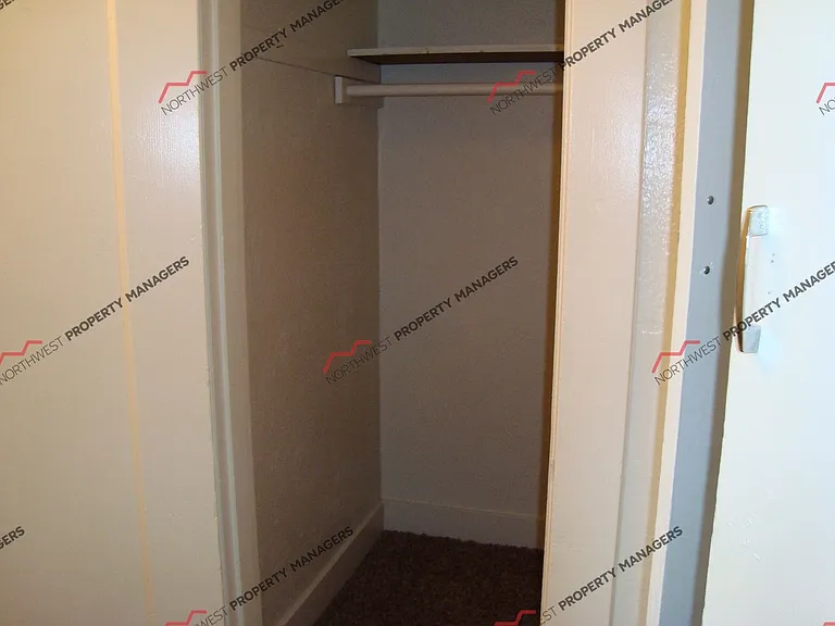 509 W Market St — Photo 5