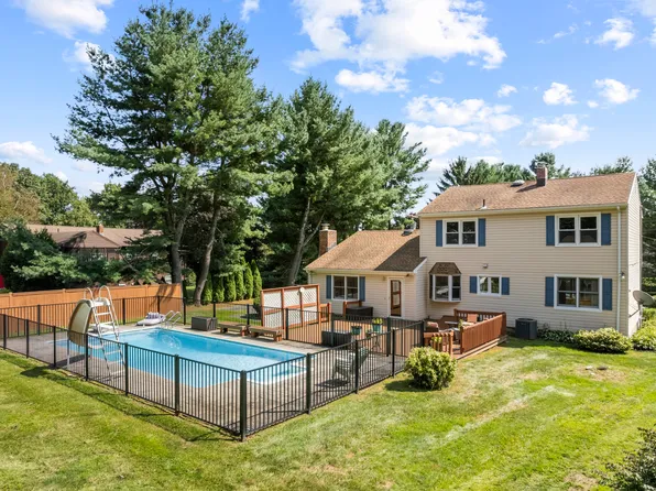 25 Flintlock Road, North Haven, CT 06473