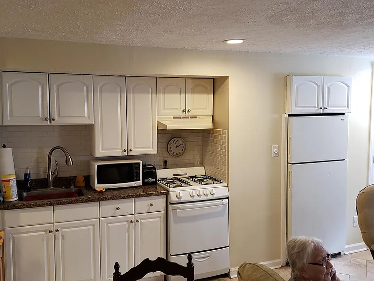 2078 Sherwood Ave #4 — Photo 6