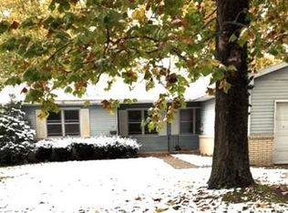 99 Buckingham Rd, Chatham, IL 62629