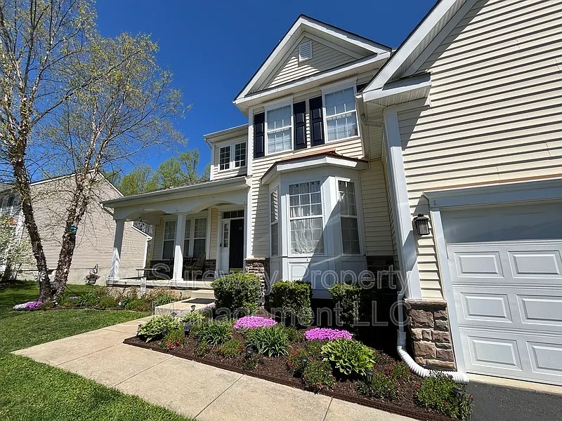 5 bed, 3.5 bath, 3000 sqft, $4,500 — Photo 3