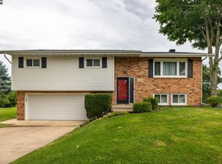 1030 Valentine Dr, Dubuque, IA 52003
