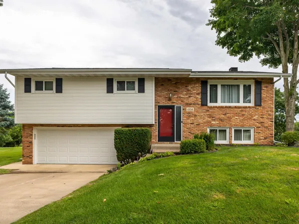 1030 Valentine Dr, Dubuque, IA 52003