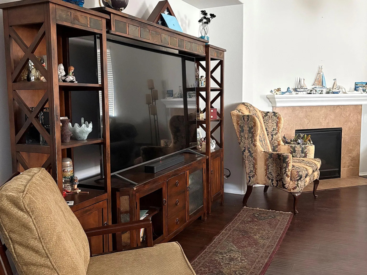 3 bed, 3.0 bath, 3924 sqft, $1,356 — Photo 3