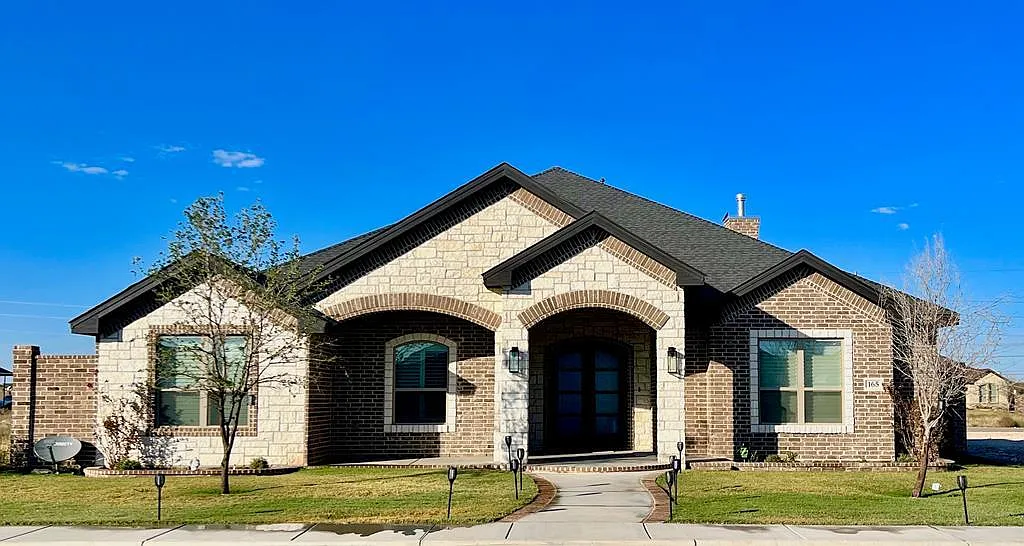 4 bed, 3.0 bath, 2637 sqft, $3,800 — Photo 1