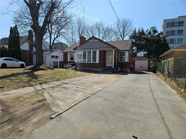 291 Albert St, Waterloo, ON N2L 3T9