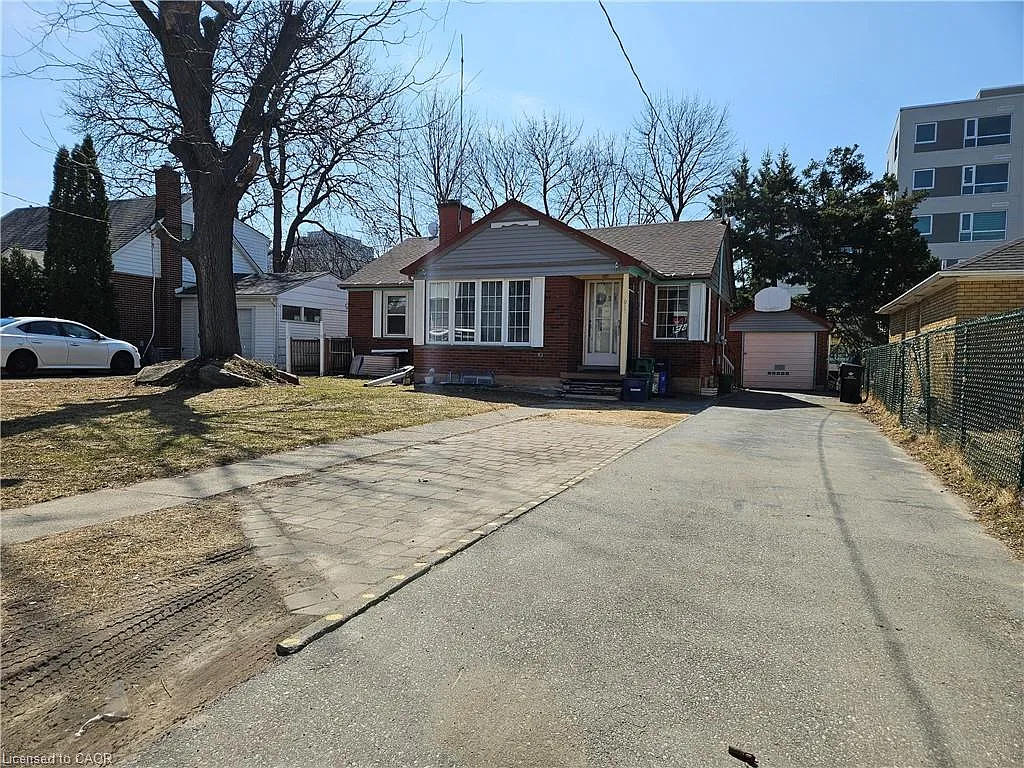 291 Albert St photo 1