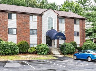 1720 Skyline Dr UNIT 19, Lowell, MA 01854