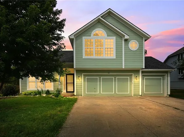 712 S Fox Ridge Dr, Raymore, MO 64083