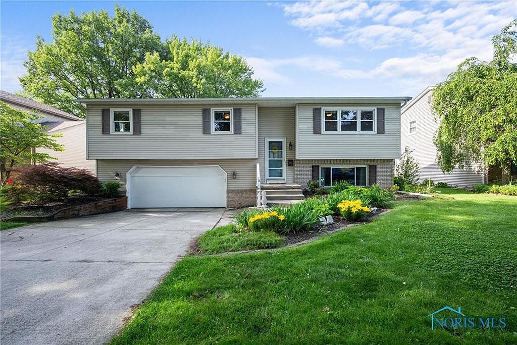 3147 Hazelton Dr, Oregon, OH 43616 | Zillow
