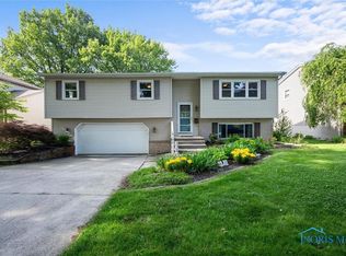 3147 Hazelton Dr, Oregon, OH 43616