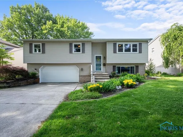 3147 Hazelton Dr, Oregon, OH 43616