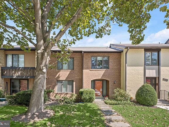 2nd image of 9641 Shadow Oak Dr